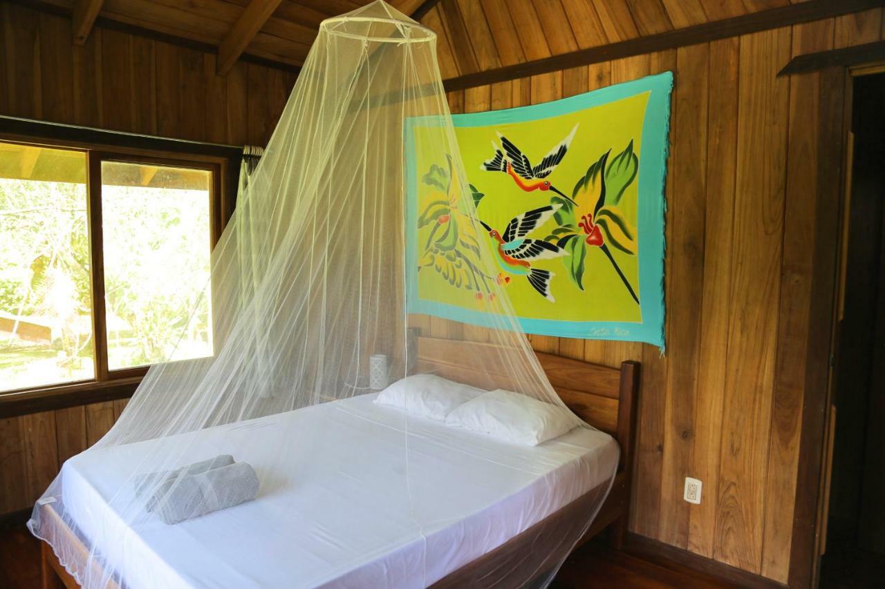 Hotel & Cabinas Nadine Cahuita Exterior photo