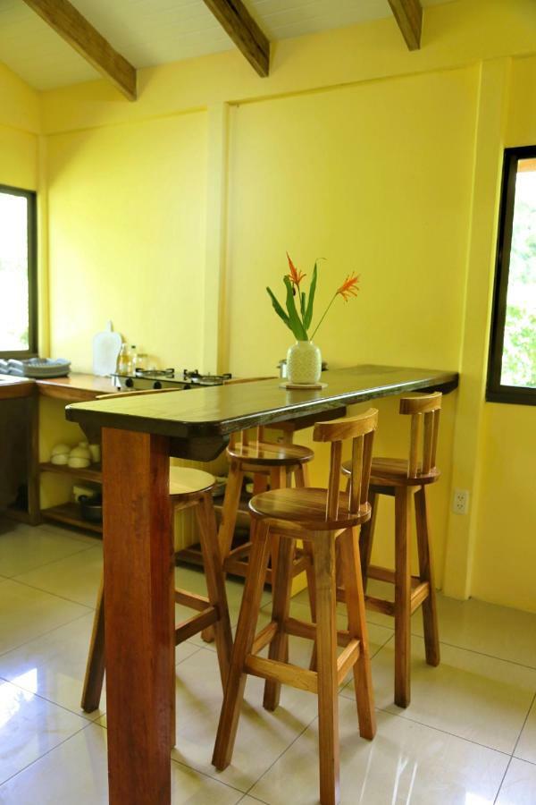 Hotel & Cabinas Nadine Cahuita Exterior photo