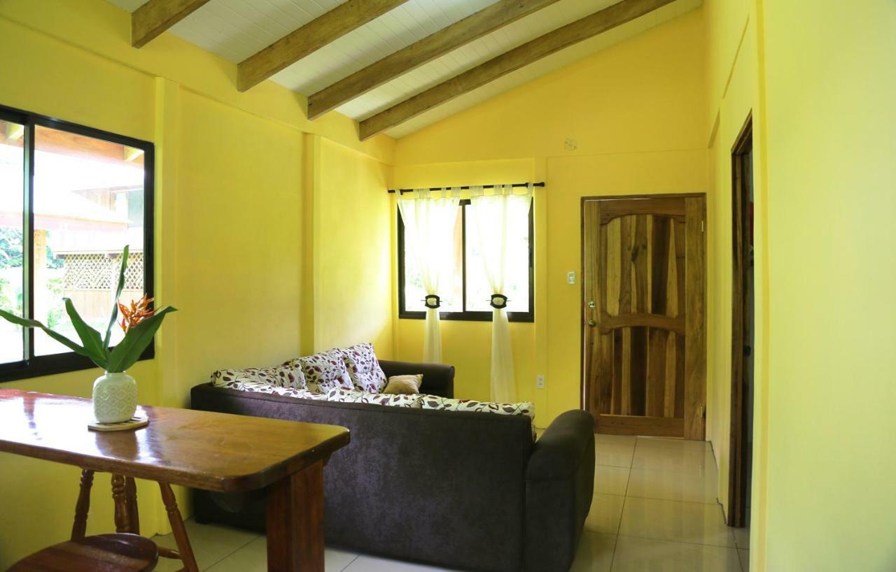 Hotel & Cabinas Nadine Cahuita Exterior photo