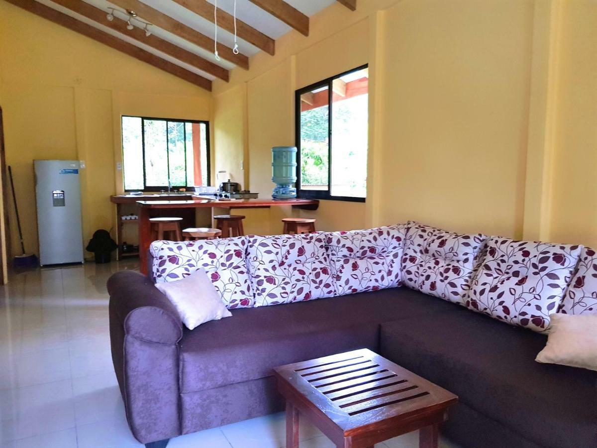 Hotel & Cabinas Nadine Cahuita Exterior photo