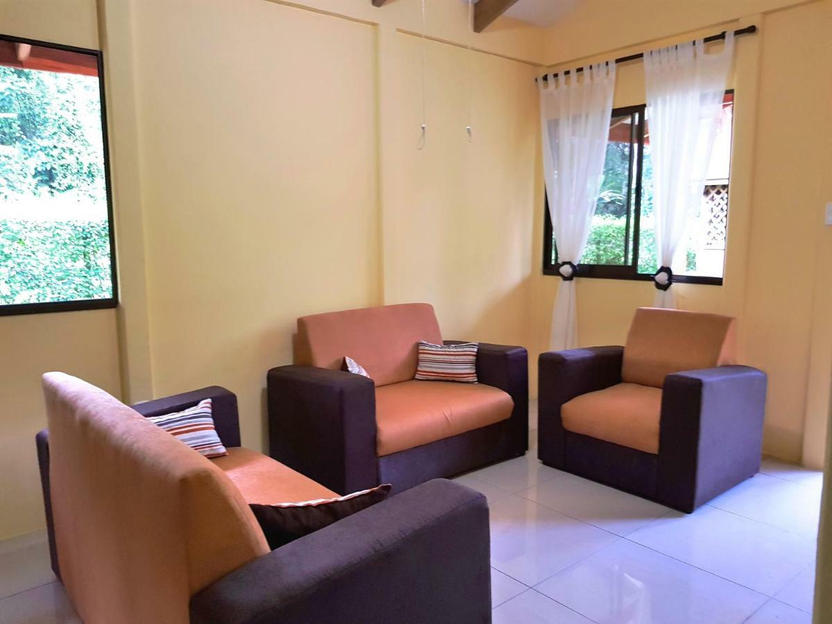 Hotel & Cabinas Nadine Cahuita Exterior photo